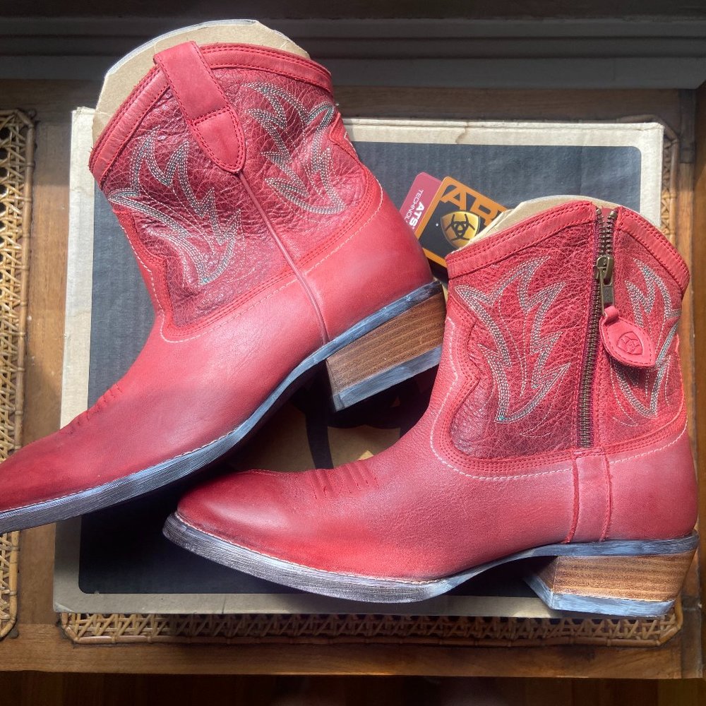 ARIAT Women's Billie Red Boot, NWT, Sz 8.5 B Med